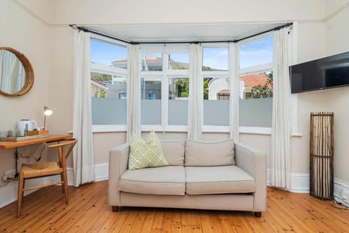 Antrim Villa by Totalstay, 