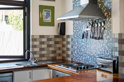 Antrim Villa by Totalstay, 