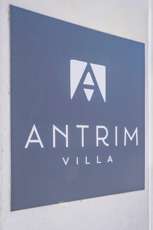 Antrim Villa by Totalstay, 
