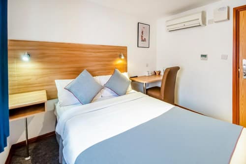 Arinza Hotel, London Ilford, 