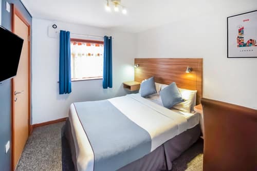 Arinza Hotel, London Ilford, 