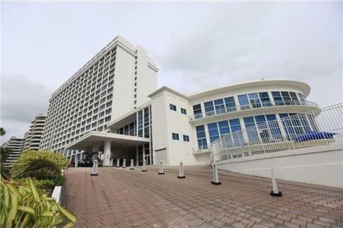 Castle Beach Club Apartments, 