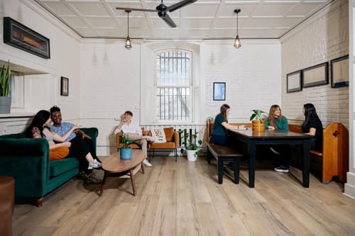 Saintlo Ottawa Jail Hostel, 