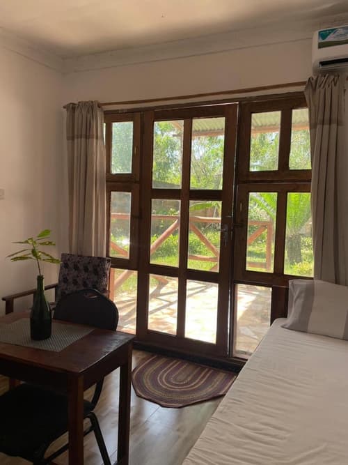 Zanzllywood Hotel and Apartments, 