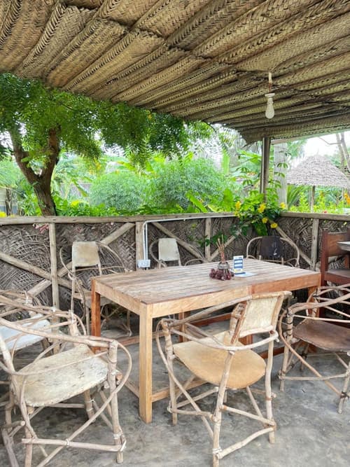 Zanzllywood Hotel and Apartments, 