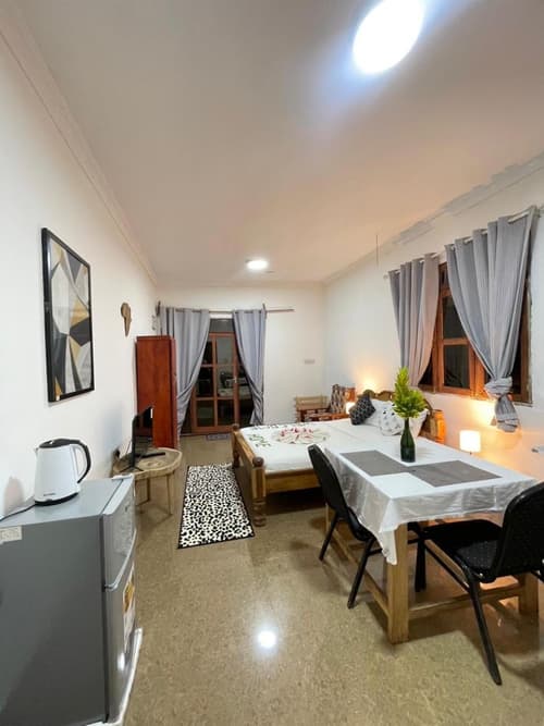 Zanzllywood Hotel and Apartments, 