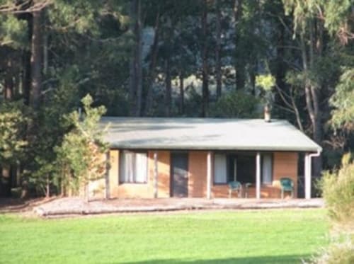 Pemberton Lake View Chalets, 