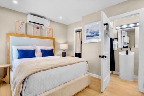 Haley's at Anna Maria Island Inn, 