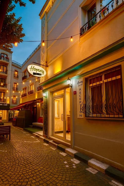 Honey Hotel, 