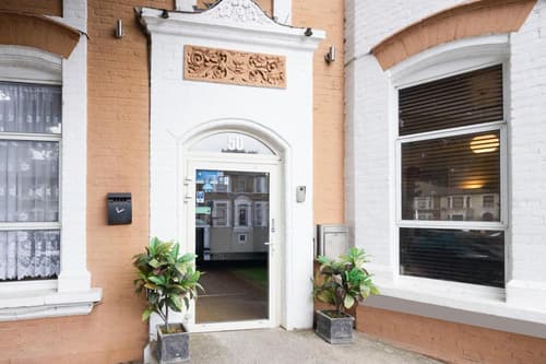 Arinza Hotel, London Ilford, 