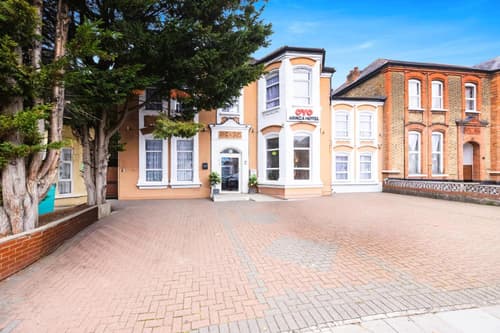 Arinza Hotel, London Ilford, 