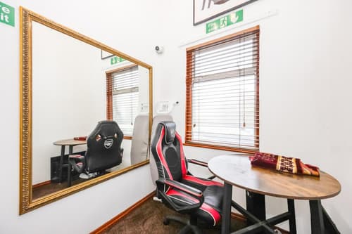 Arinza Hotel, London Ilford, 