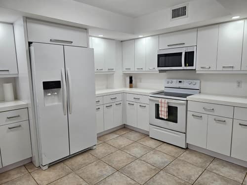 Castle Beach Club Apartments, 