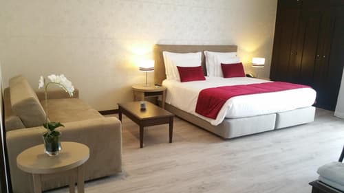 Santa Cruz Village Hotel, 