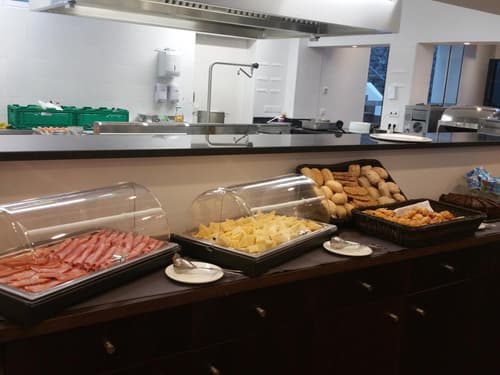 Santa Cruz Village Hotel, 