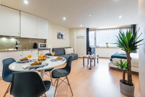 "Guestready  Musichall  Yellow Submarine", 