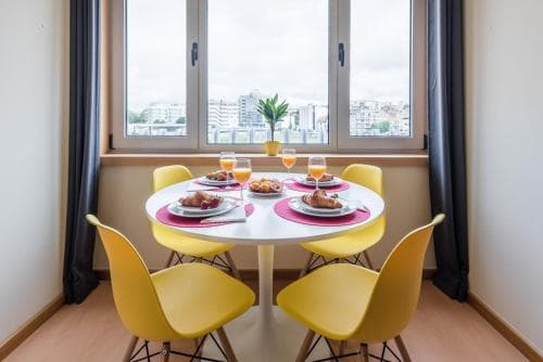 "Guestready  Musichall  Yellow Submarine", 