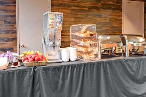 Wyndham Garden Long Island City, 