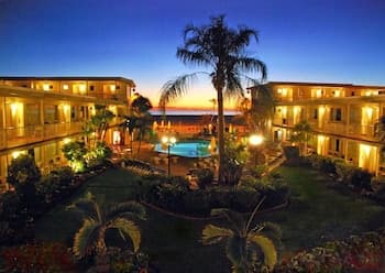 Thunderbird Beach Resort, 