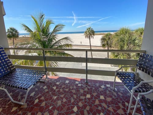 Thunderbird Beach Resort, 