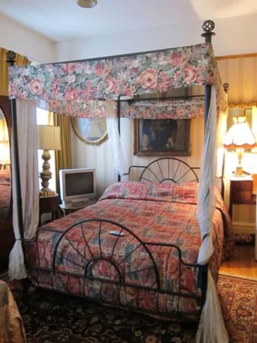 Pimblett&apos;s Downtown Toronto B&B, 