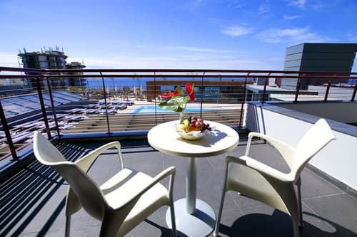 The Views Monumental, 