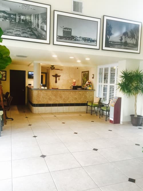 Thunderbird Beach Resort, 