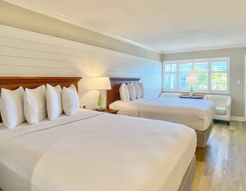 Thunderbird Beach Resort, 