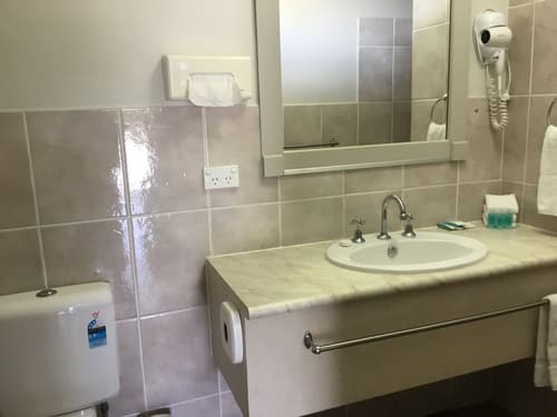 Golden Palms Motor Inn, 