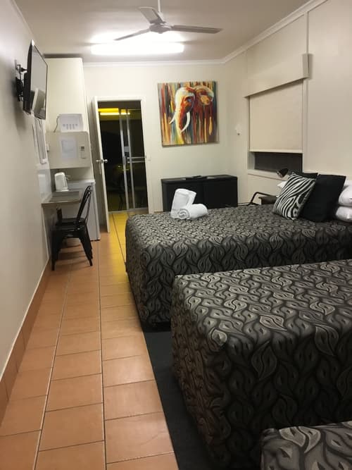 Golden Palms Motor Inn, 