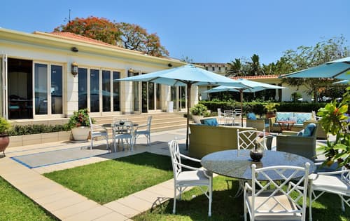 Polana Serena Hotel, Poolside Bar