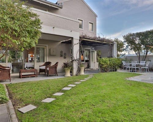 Hermanus Lodge On The Green, 