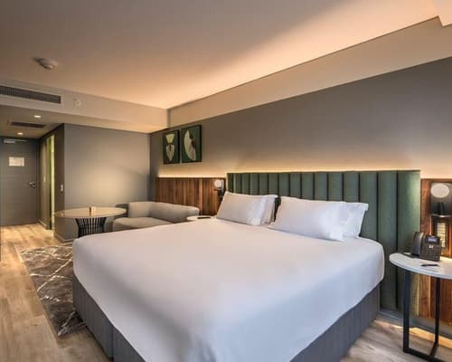 Rockefeller Hotel & Residence, 