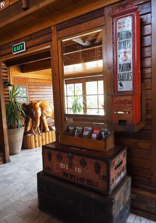 The Graywood Hotel, Interior entrance