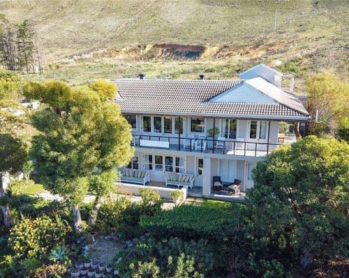 Hermanus Lodge On The Green, 