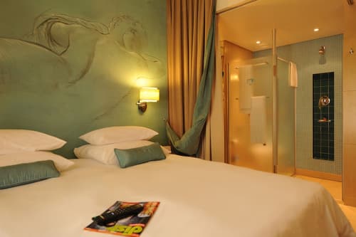 Peermont Metcourt at Emperors Palace, Room