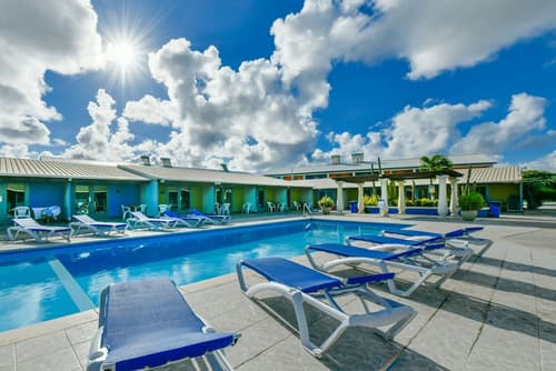 Vie 04 Sep 26 - COR / AUA + Hoteles con desayuno