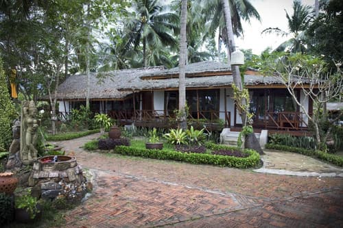 Lipa Lodge Beach Resort, 