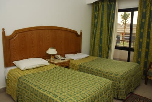 Catherine Plaza Hotel, 