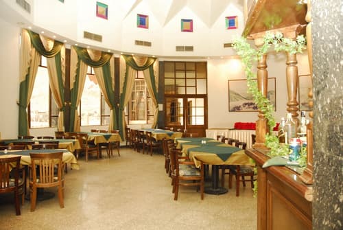 Catherine Plaza Hotel, 