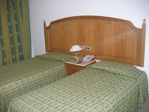 Catherine Plaza Hotel, 