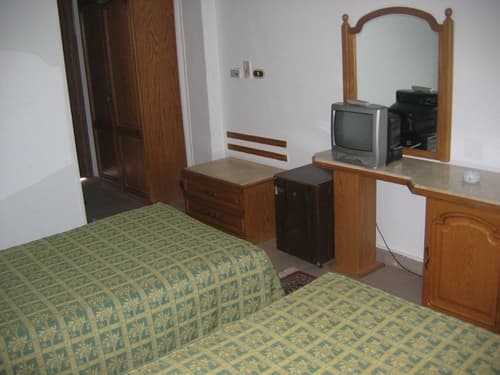 Catherine Plaza Hotel, 