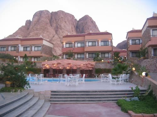 Catherine Plaza Hotel, 