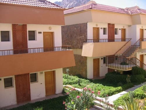 Catherine Plaza Hotel, 