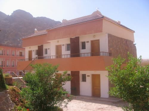 Catherine Plaza Hotel, 