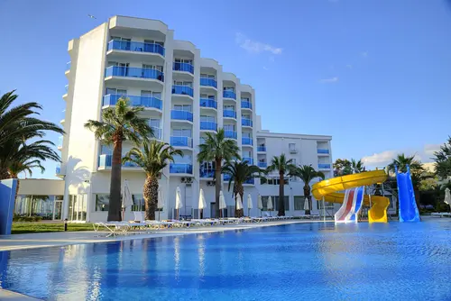 Le Bleu Hotel & Resort, 