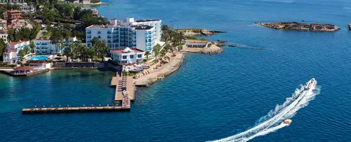 Le Bleu Hotel & Resort, 