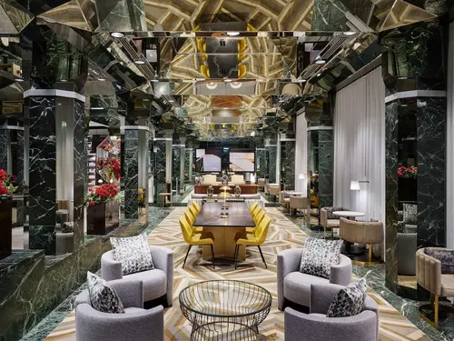 Millennium Hilton New York One UN Plaza, Lobby