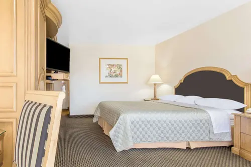 Days Inn by Wyndham Modesto, Room