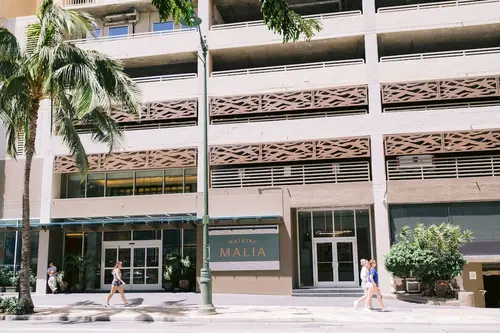Waikiki Malia, Front of property